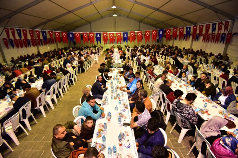 Oruçlunun, İftar Yemeği Veren Kimse İçin İftarını Açtıktan Sonra Yapacağı Dua